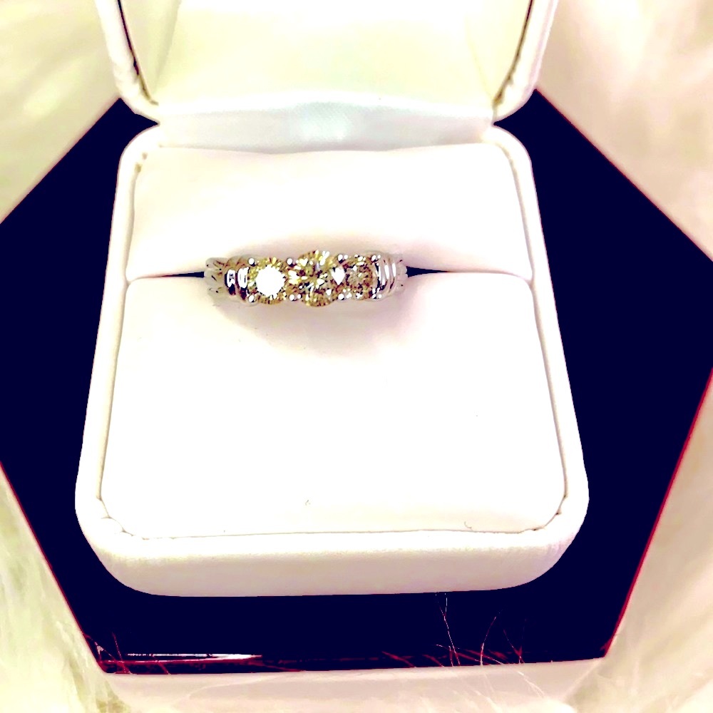 14k solid gold 1CT TW 3 stone natural diamond ring size 7 can be resized